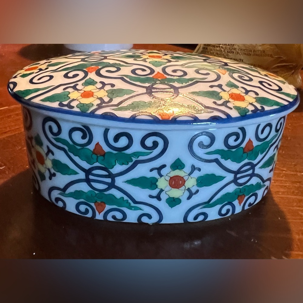 ASHIBI Japan Porcelain Oval Trinket Jewelry Keepsake Box With Lid 4”
